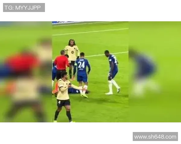 足球明星激烈对抗引发争议谁才是真正的球场王者